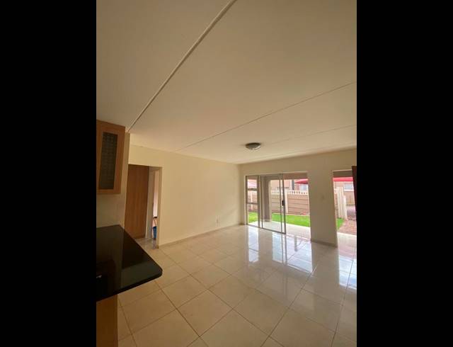 2 BEDROOM TOWNHOUSE FOR SALE IN VORNA VALLEY